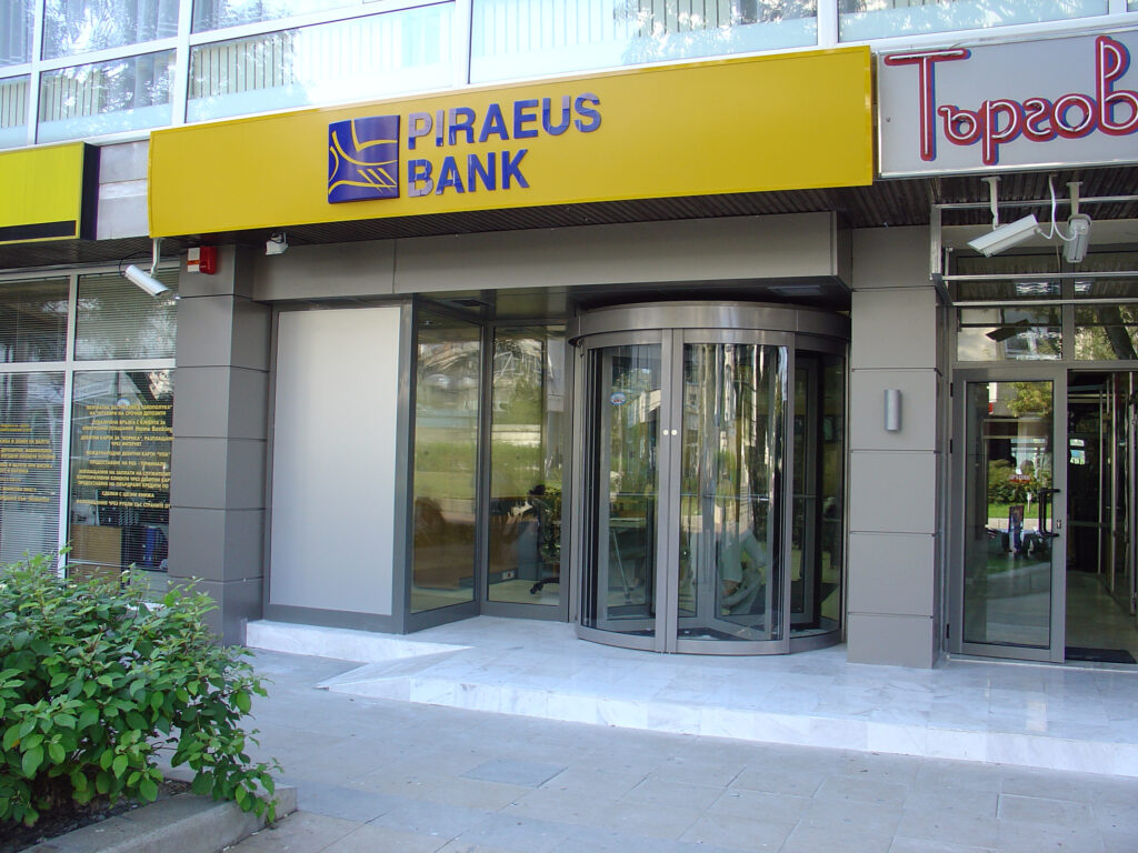 Piraeus Bank, primul profit trimestrial după preluarea unor grupuri bancare