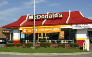 McDonald´s pregăteşte o surpriză clienţilor săi