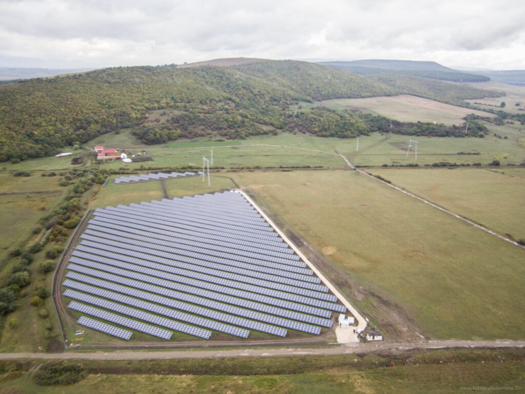 Francezii de la EcosunExpert intră în producţia de energie cu un parc fotovoltaic la Podu Olt
