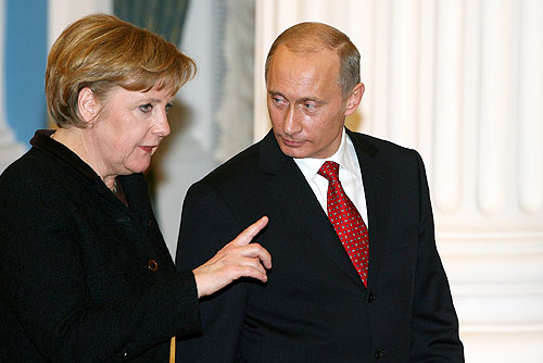 Starea democraţiei în Rusia – subiect de discuţie între Merkel şi Putin