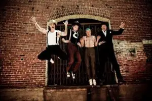 CÂTE persoane sunt aşteptate la concertul Red Hot Chili Peppers din seara aceasta