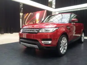 Range Rover Sport, prezentat în România. Preț minim fără TVA: 50.900 euro