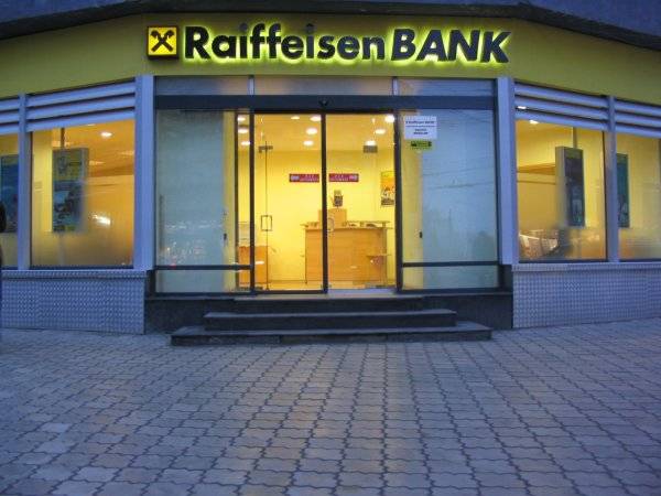 Raiffeisen Bank a încheiat operaţiunile de preluare a clienţilor persoane fizice de la Citibank