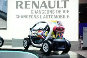 Trei executivi Renault, suspendaţi pentru spionaj industrial
