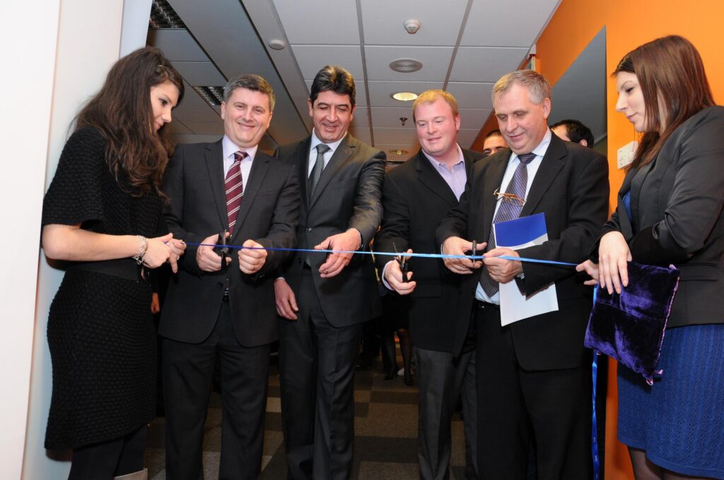 IBM inaugurează în România primul laborator de dezvoltare a produselor pentru sisteme de reţea