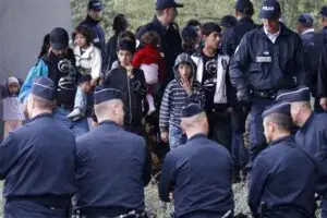 Doi miniștri francezi sosesc la București pentru a rezolva problema romilor „la origine”