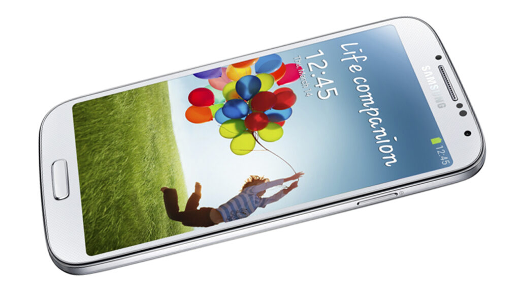Samsung Galaxy S4 şi HTC One, disponibile pentru precomadă la Germanos. Vezi la ce preţuri!
