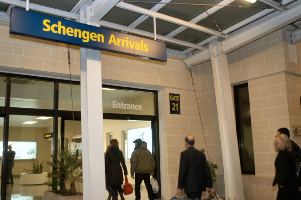Schengen pe înţelesul românilor: mai repede la aeroport şi fără trezit din somn în tren