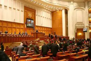 Senatorii se bat în argumente contradictorii pe tema interzicerii fracturării hidraulice