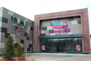 Mallul construit în 6 luni se deschide astăzi. Proprietarul este la un pas să îl întreacă pe Dascălu