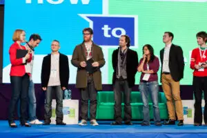 Premii, mentoring și prezentări publice pentru cele 32 de startup-uri înscrise la How to Web Startup Spotlight