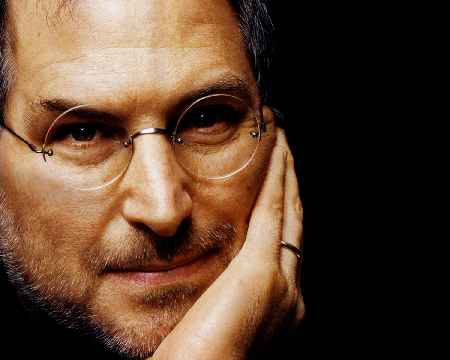 Steve Jobs ajută Apple si după moarte: iPhone 4S – vânzări record în istoria companiei