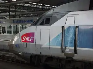 Standard and Poor’s retrogradează şi companiile publice franceze după ce a coborât ratingul de ţară