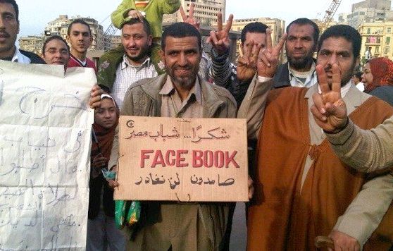 Egiptenii mulţumesc reţelei de socializare Facebook