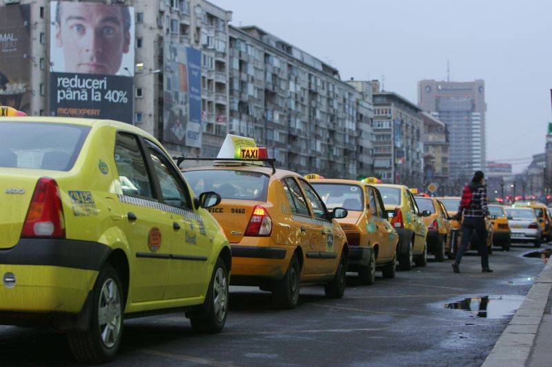 Taximetriștii protestează: între orele 11 și 14 traficul va fi dificil în jurul parcului Izvor