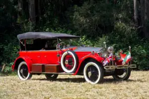 Un Rolls-Royce echipat cu o mitralieră, scos la licitaţie