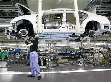 Toyota reduce la jumătate producţia în Japonia, în luna mai