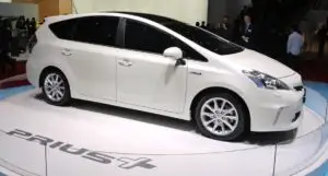 Hibridul Toyota Prius s-a făcut mare