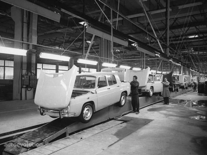 Uzina Dacia, la 45 de ani: aproape 5 milioane de mașini produse