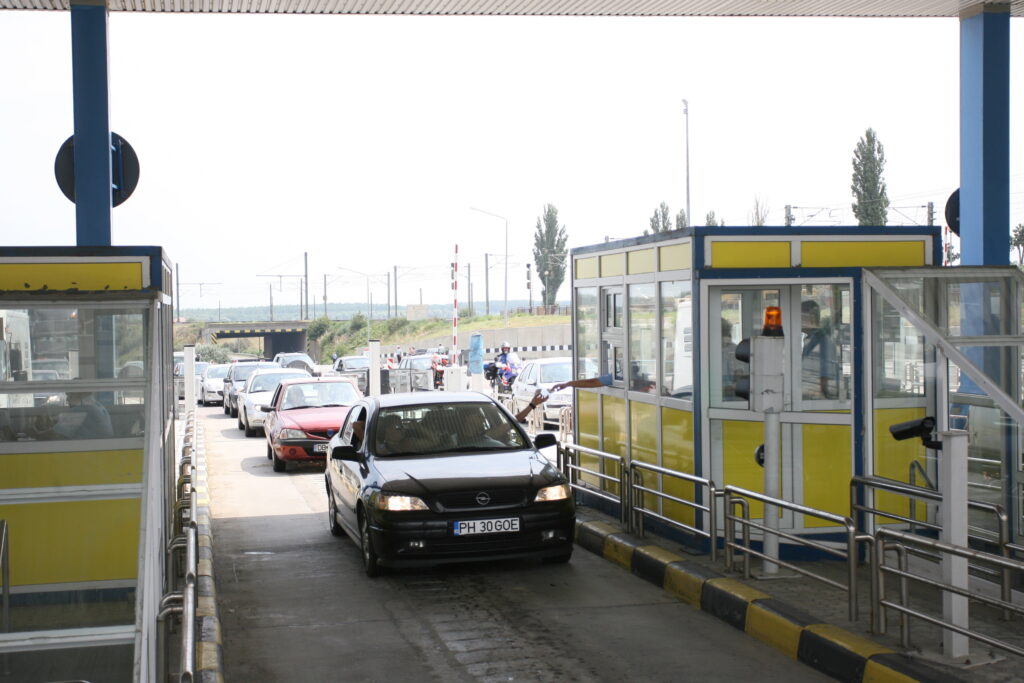 Drumul spre litoral e mai ieftin: Vezi în ce zile nu se mai achită taxa de pod de la Feteşti-Cernavodă