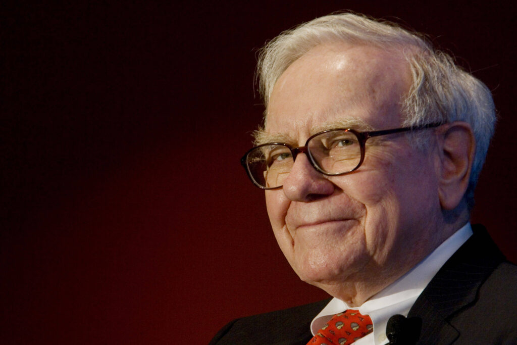 Warren Buffett a câştigat 63 milioane de dolari în 2010 dar a plătit taxe de 6,9 milioane de dolari