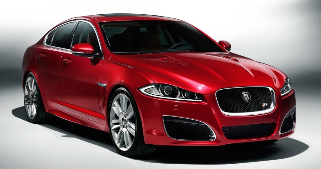 Jaguar propune românilor un nou XF, mai arătos și mai performant