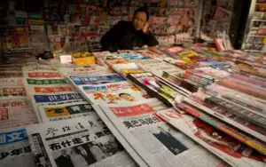 În China, internauții fac mai mulți bani decât publicațiile pe hârtie