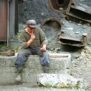 Un miner dat afară ia 90.000 de lei