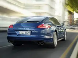 Porsche care consumă cât o Dacie