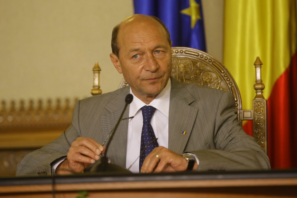 Băsescu: Şi eu m-am întrebat de ce merge aşa greu la noi absorbţia de fonduri europene