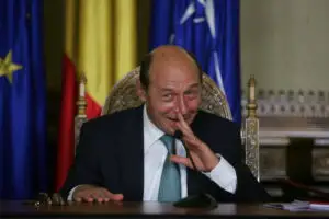 Vinovații pentru criza mondială? Sunt români care spun că Băsescu e de vină