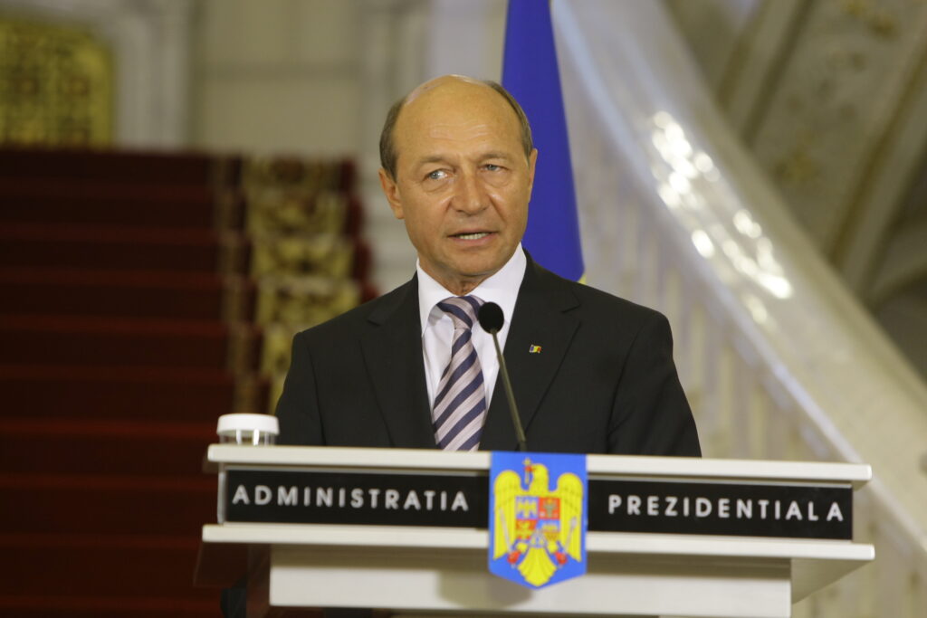 Preşedintele Băsescu retrimite Legea pensiilor în Parlament