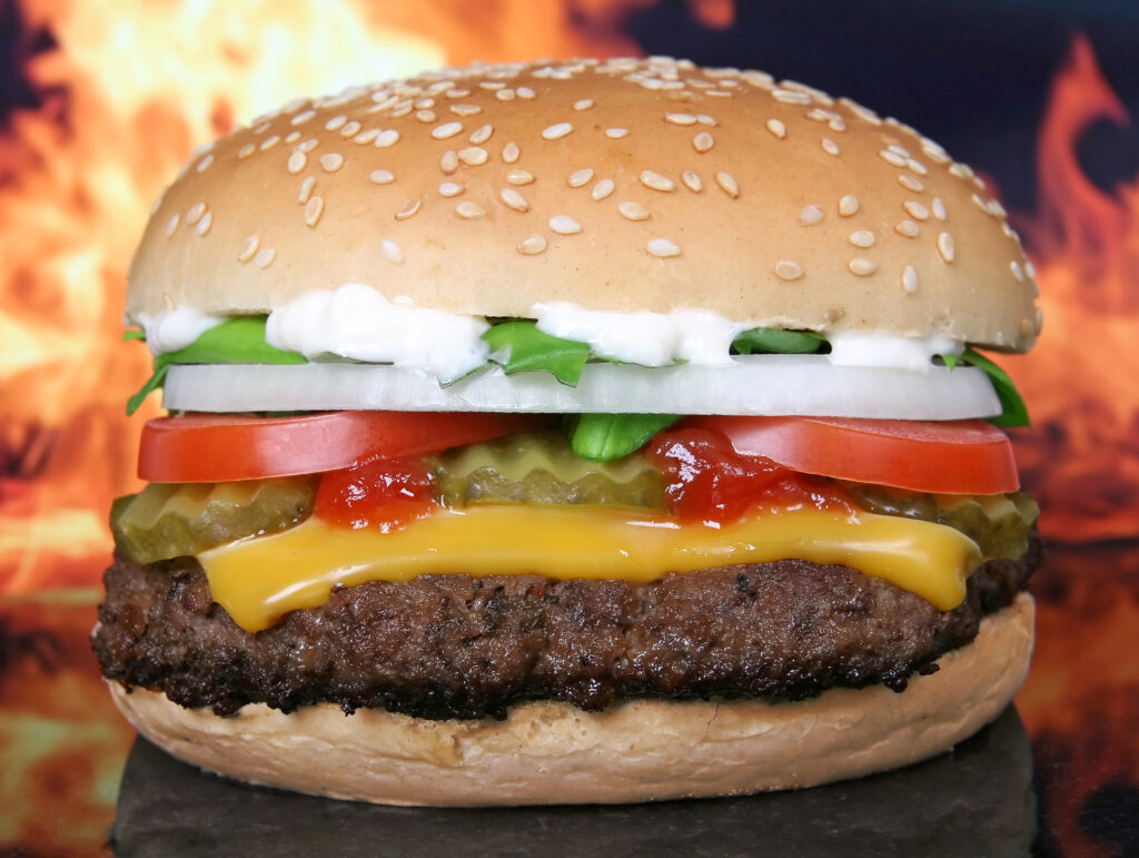 Câți bani poți să faci dacă vinzi un hamburger cu 5.000 de dolari bucata