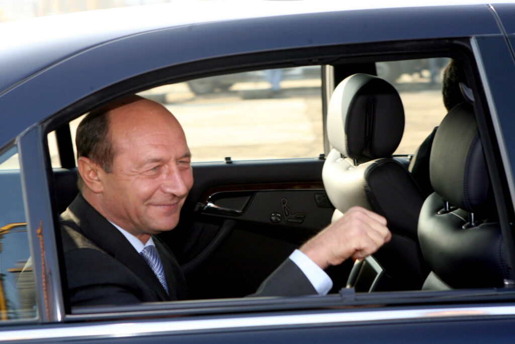 Băsescu: „Degeaba exportă Dacia, dacă acasă avem regii neperformante”