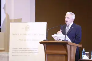 Guvernatorul BNR Mugur Isărescu: Cursul nu este artificial