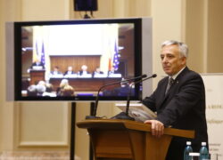 Isărescu dă de înțeles că va lăsa din brațe leul