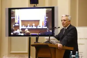 Deprecierea leului și criza obligă BNR să țină dobânda cheie la 5,25%