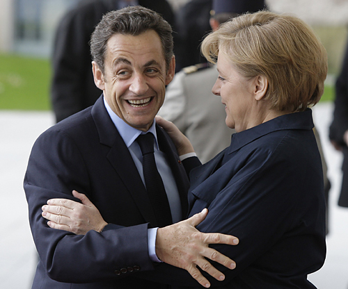 Sarkozy şi Merkel „convinşi” că viitorul Greciei este în zona euro