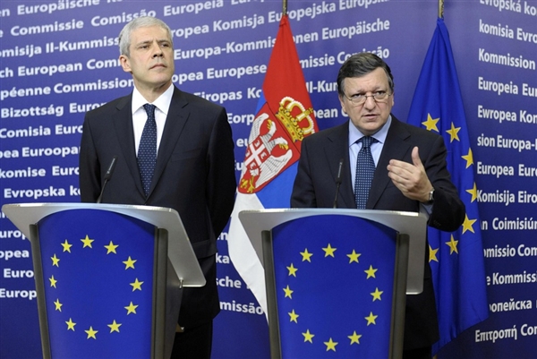 CRIZĂ: O altă ţară europeană a intrat deja în scenariul grecesc al prăpastiei economice