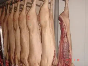 Carnea de porc se va scumpi cu 12-15% în acest an