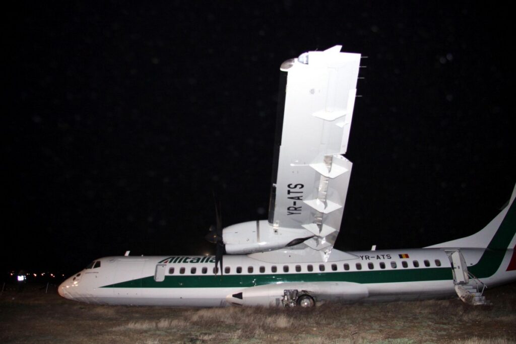 Un avion românesc a ieșit de pe pistă la Roma. Șase persoane rănite. Ce declară compania