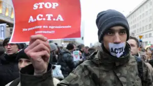 Polonezii protestează împotriva cenzurii internetului