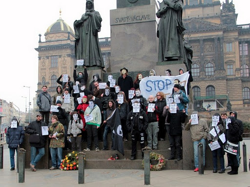 Praga suspendă procesul de ratificare a acordului ACTA