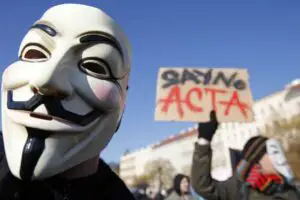 Europarlamentarii PSD îi cer premierului să retragă susţinerea României pentru ACTA