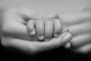 Andalucía declanşează proceduri de adopţie pentru minori români abandonaţi