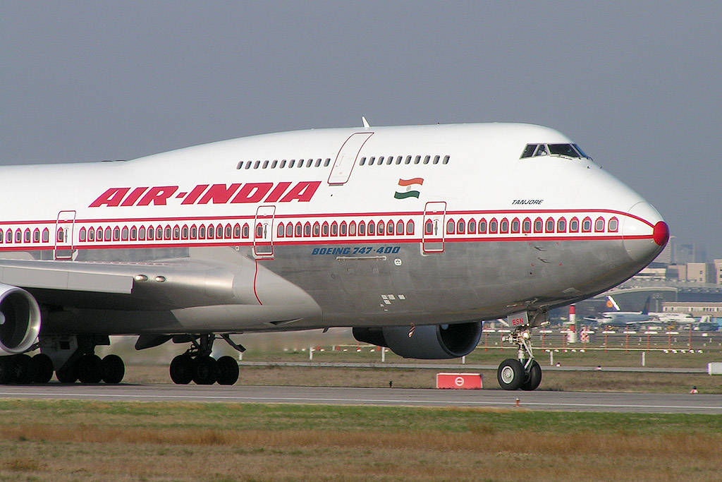 Se întâmplă în aviația modernă! Piloţii Air India au mers la culcare, lăsând-o pe stewardesă la manşa aeronavei