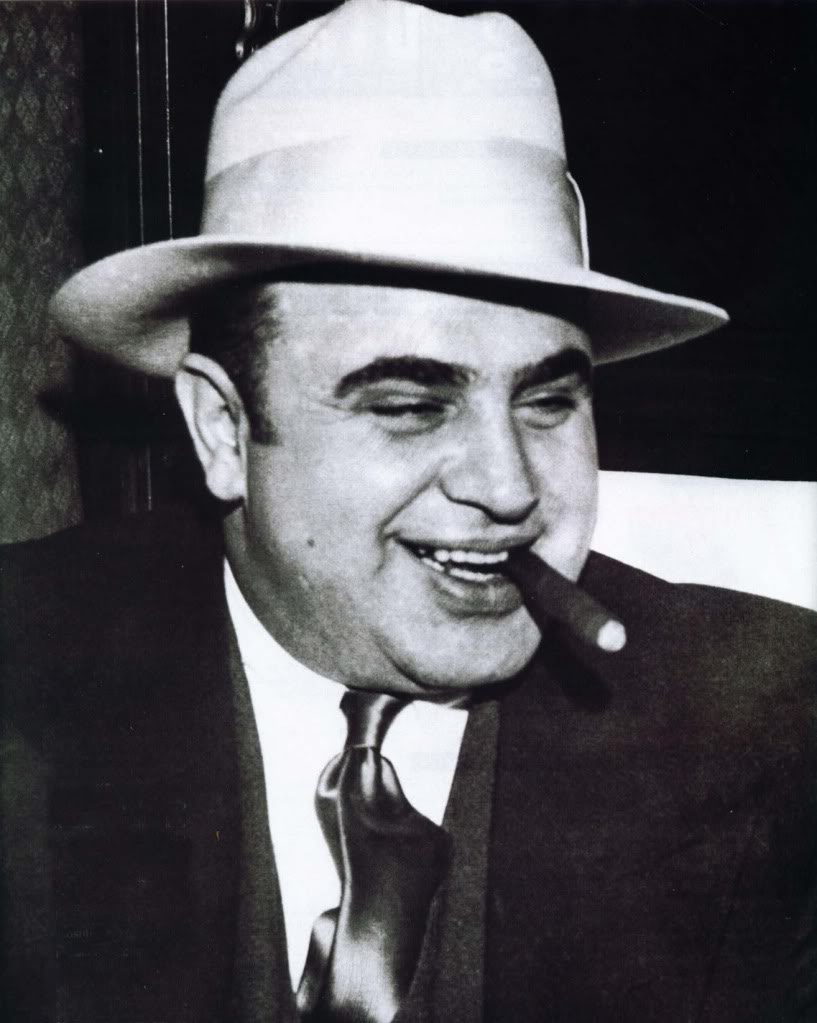 Al Capone face bani şi după moarte
