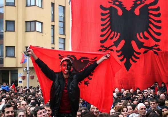Albania va acorda cetăţenie tuturor etnicilor albanezi