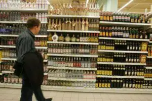 Se modifică legea: Ce se întâmplă cu vânzarea băturilor alcoolice în supermarketuri