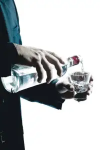 Manager din industria alcoolului: „Creșterea accizei e o masură pompieristică, luată pe genunchi”